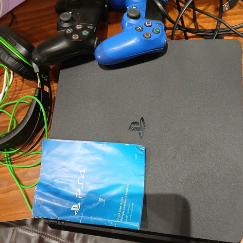 PlayStation 4 (PS4) like new, two controllers, no updates last 6 years