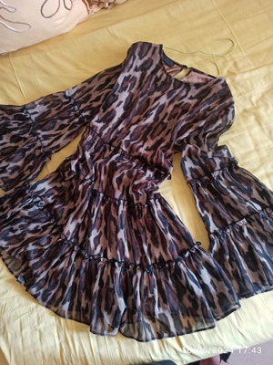 Leopard dress new, airy fabric with impressive sleeve