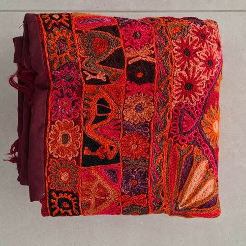 Handmade woven cover like new in red shades