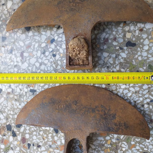 Collectible iron molds and hoe heads used, set of 3 pieces
