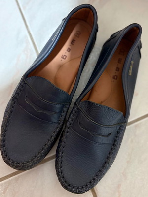 Leather moccasins navy blue size 34 new