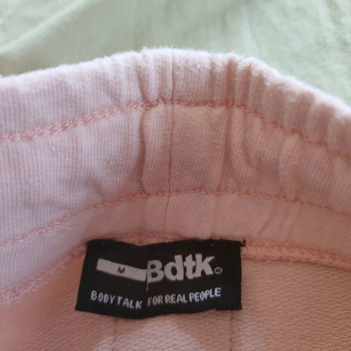 BodyTalk pink capri pants like new, medium size