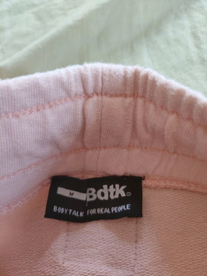 BodyTalk pink capri pants like new, medium size