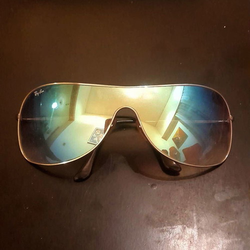 Ray Ban unisex sunglasses used with gradient mirror lens