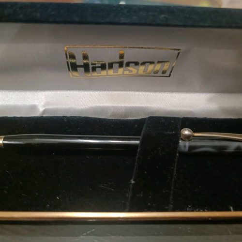 Hadson collectible pen like new in luxury packaging