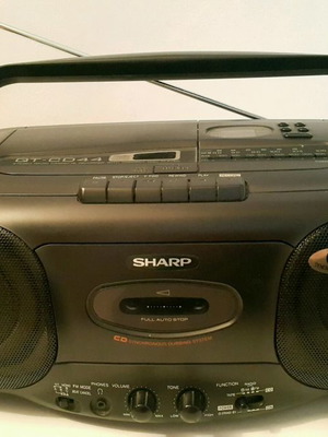 Ραδιοκασετόφωνο CD Sharp μεταχειρισμένο, άψογη κατάσταση