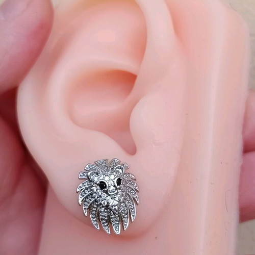 Stainless steel lion head stud earrings with zirconia