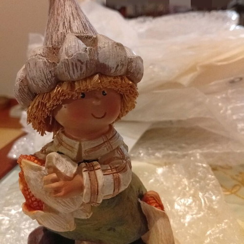 Royal Art Collection ceramic decoration new with child and garlic hat