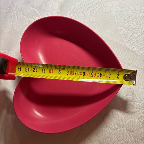 Plastic heart-shaped plate used, red, 15 cm diameter