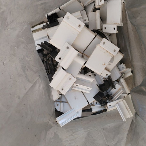 Aluminum hinges like new, 20 large and 23 small with screws and plastic