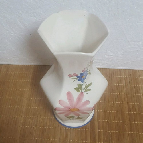Vintage Portuguese vase like new with floral motifs