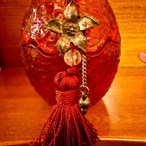 Vintage decorative egg with lid used, glossy red
