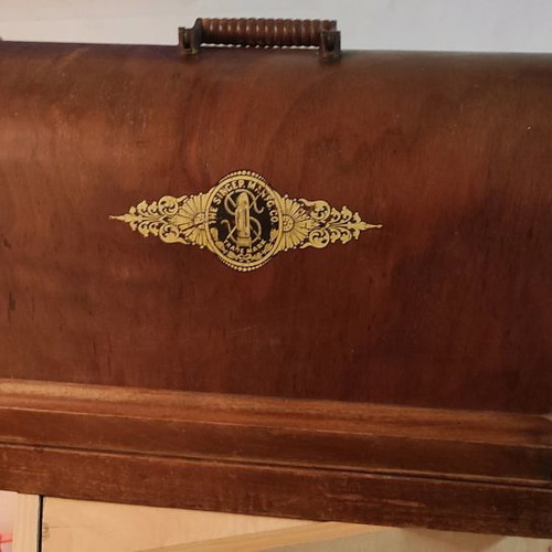 Singer sewing machine used, antique
