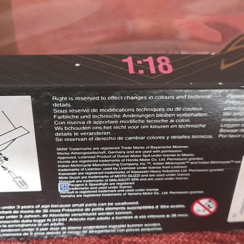 Yamaha YZF-R1 1:18 new, 90s edition