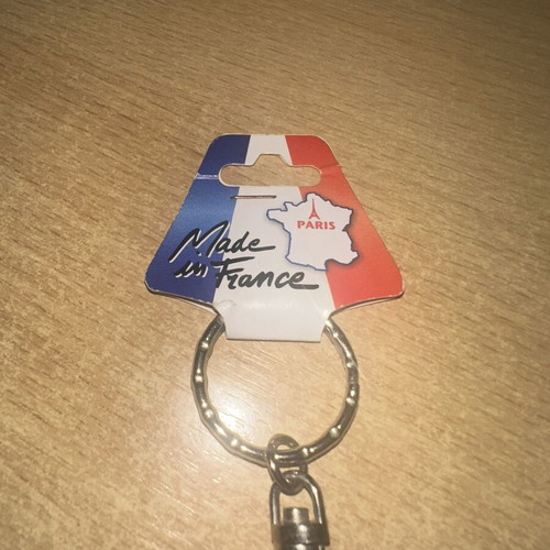 Artertre Paris metal keychain with Eiffel Tower souvenir