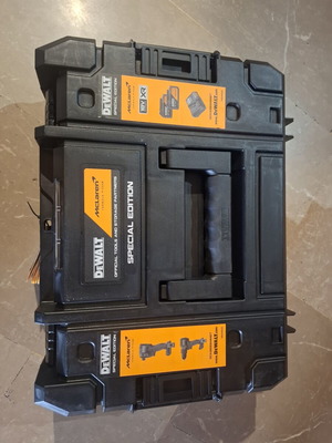 DeWalt McLaren 18V XR Brushless Drill and Impact Driver Set new