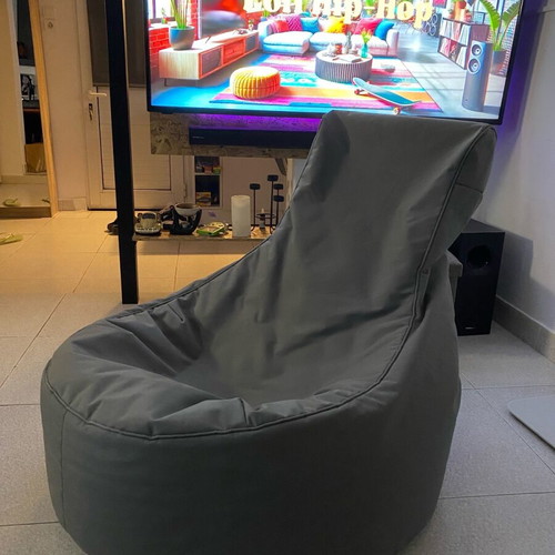 Large waterproof pouf like new, suitable for outdoor use