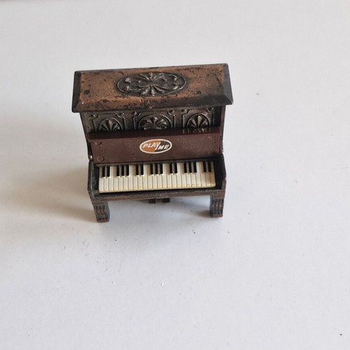 Playme miniature piano sharpener used