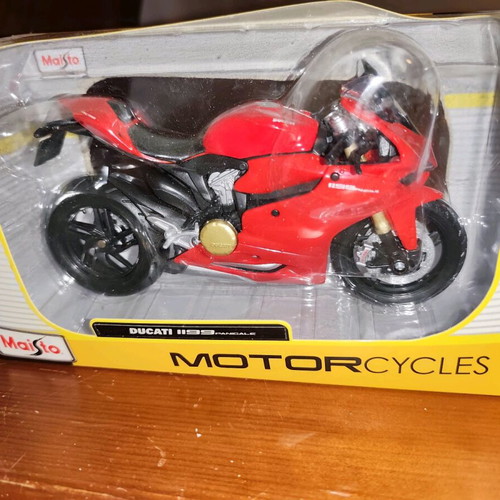 Maisto Diecast Ducati 1199 Panigale 1:12 new