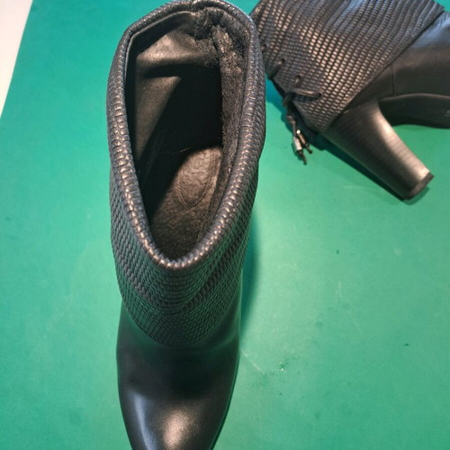 Keys black ankle boots like new, size 39