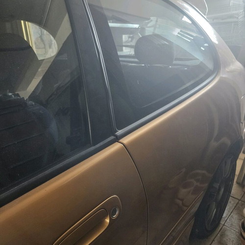 Toyota Corolla 2001 like new with handmade exhaust and 16-inch alloy wheels
