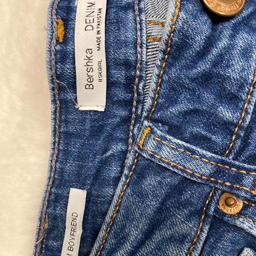 Bershka slim boyfriend jeans used, size 32, blue with rips