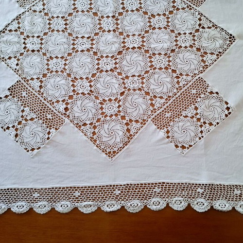 Λινό καρέ μεταχειρισμένο με δαντέλα 85x82cm