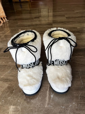 Μπότες χιονιού Moschino Νο37 καινούργιες, άσπρες