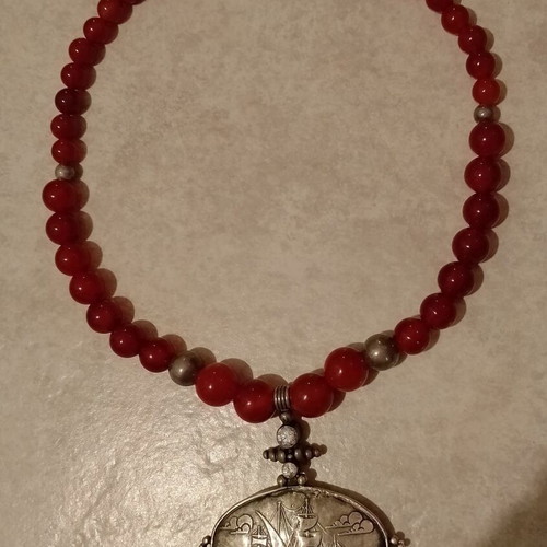 Handmade necklace with agate stones and silver 925 centerpiece Laliótis