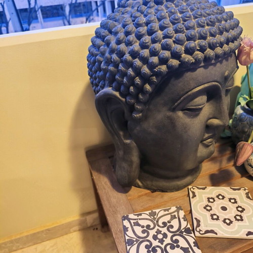 Buddha statue XL like new, plaster floor decoration