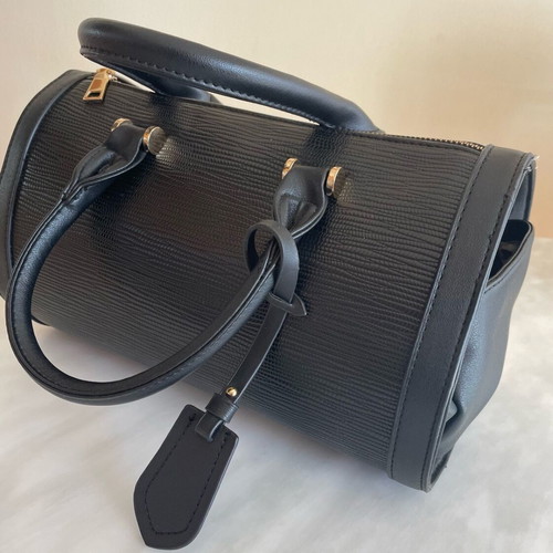 Black large handbag like new, leatherette
