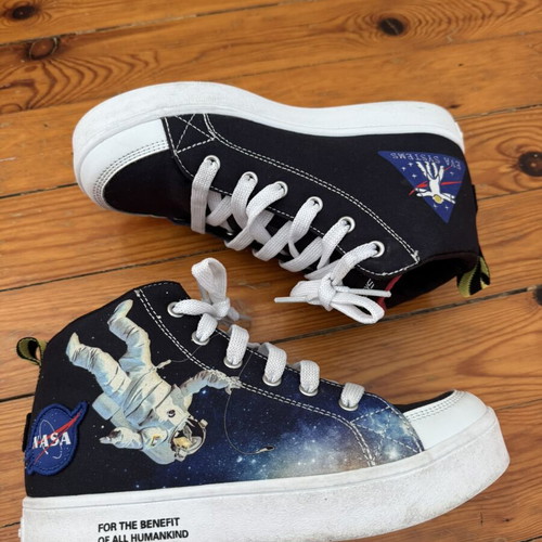 Skechers kids sneakers with NASA design, size 34, blue