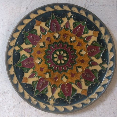 Set of 4 brass hanging plates, 2 large 14.5cm and 2 small 10.5cm