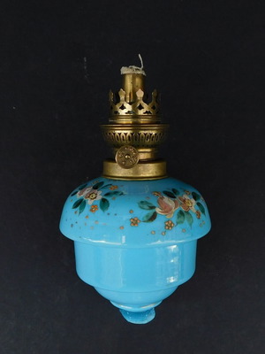 Upper part of oil lamp with opaline glass and bronze mechanism