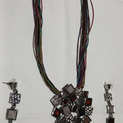 Boho jewelry set necklace and earrings like new, red and silver
