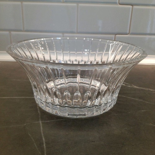Crystal bowl used with embossed design, diameter 23 cm