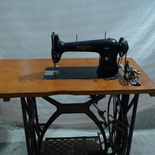 Pfaff sewing machine used with wooden base and foot pedal
