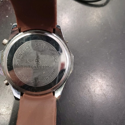 Quartz wristwatch used with silicone strap