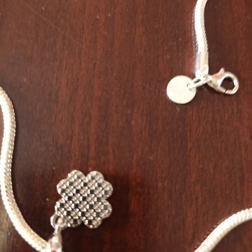 Silver pendant necklace