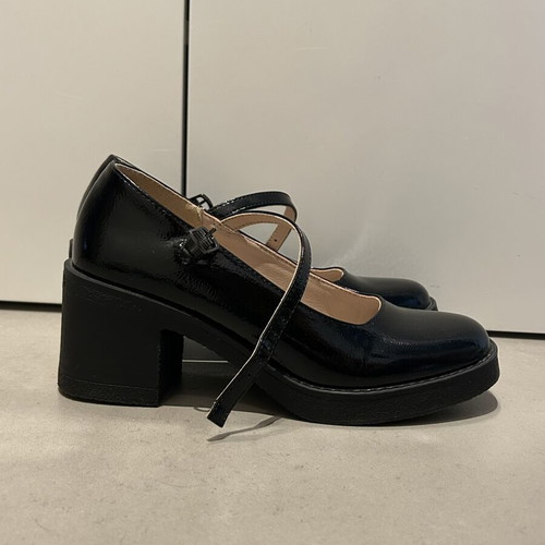 Mary Jane shoes B-Nice black patent leather like new, chunky heel