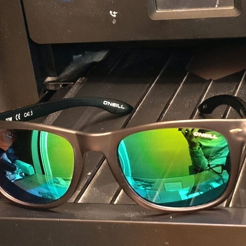 O'NEILL sunglasses like new with grey and green mirror lenses