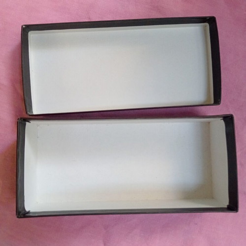 Carolina Herrera vintage box like new, dark chocolate color