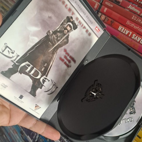 Blade 2 DVD used, action adventure social genre, subtitled