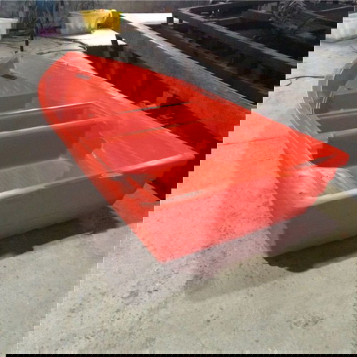 Βάρκα πολυαιθυλενίου καινούργια 3,10μ. x 1,35μ. με δυνατότητα μηχανής έως 7kw