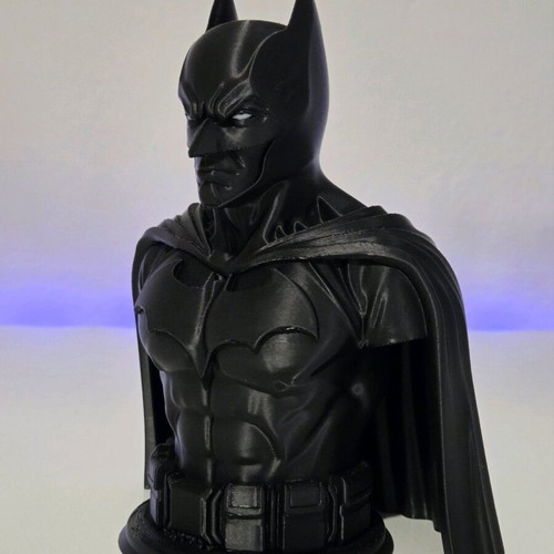 Batman bust 17cm new with keychain gift