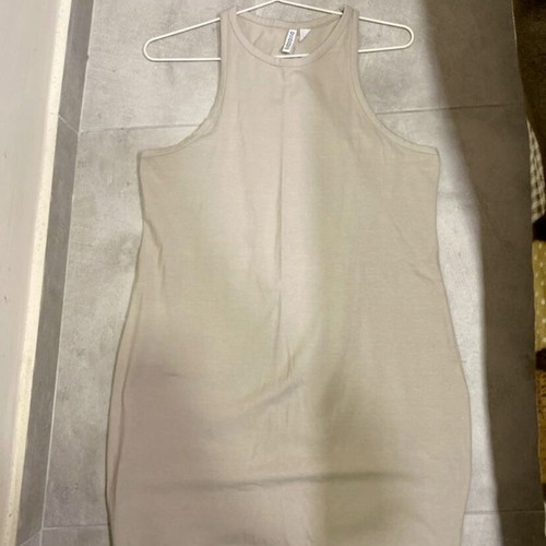 Καλοκαιρινό φόρεμα H&M μπεζ basic με κοψίματα καινούργιο αφόρετο