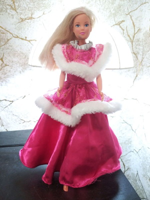 Barbie Steffy Love doll in pink evening dress, Barbie Fashion Avenue Deluxe 1995