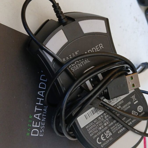 Gaming set up Razer and NOD speakers like new with gift sticker