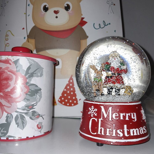 Musical wind-up snow globe new from Battler