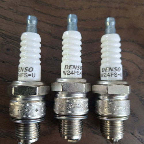 Denso W24FS-U (B8HS) spark plugs new, pack of 3